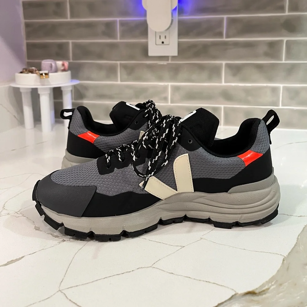 VEJA Dekkan Alveomesh. Women Size 6. Color Gray/Black. - Picture 8 of 12